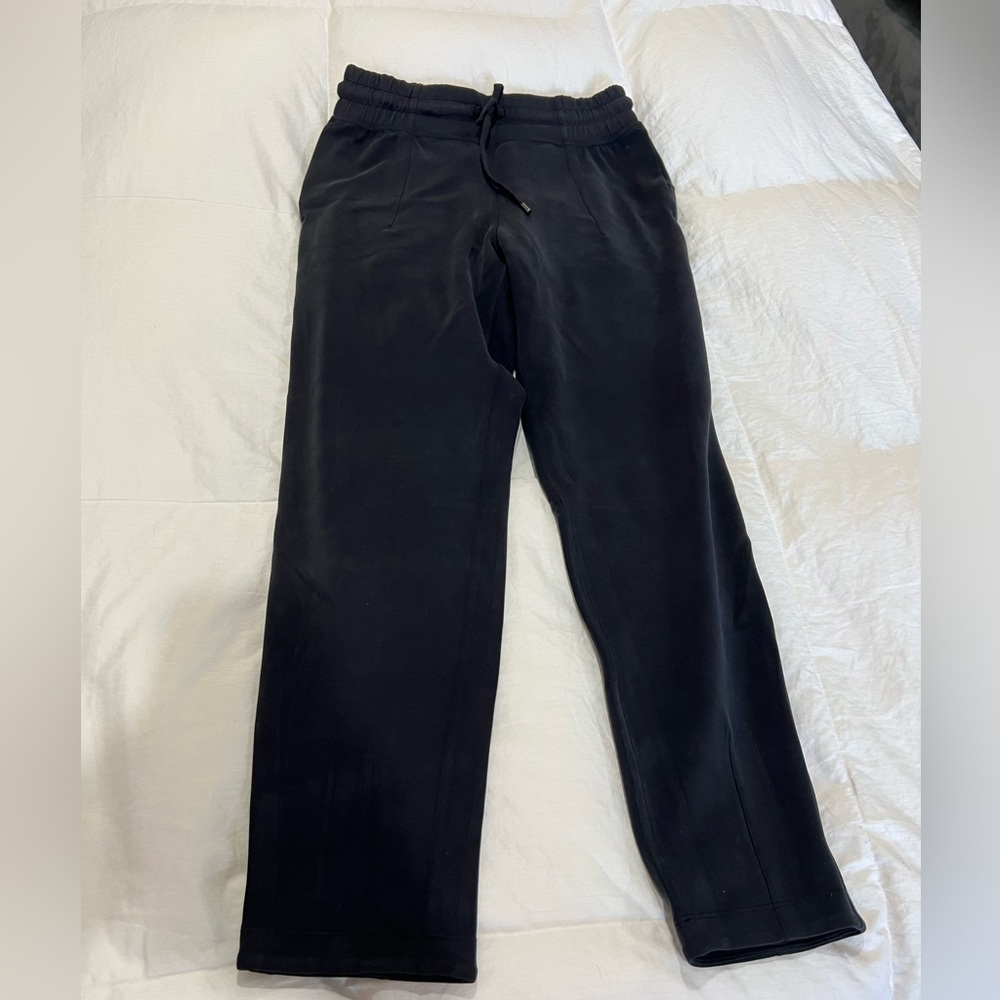 lululemon softstreme sweatpants size 6 BLK